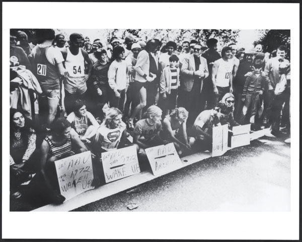 1970s_WomenSittingAt#362A18