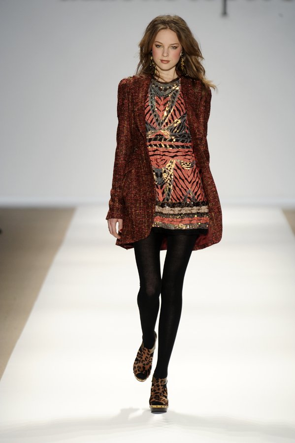 NL_FALL2009_01NLepore#2BC86